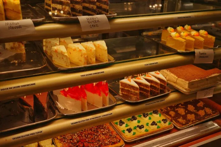 セブのSans Rival Galleria Cebu｜シルバナスの箱入数・味・ケーキの持ち帰り案内を確認する