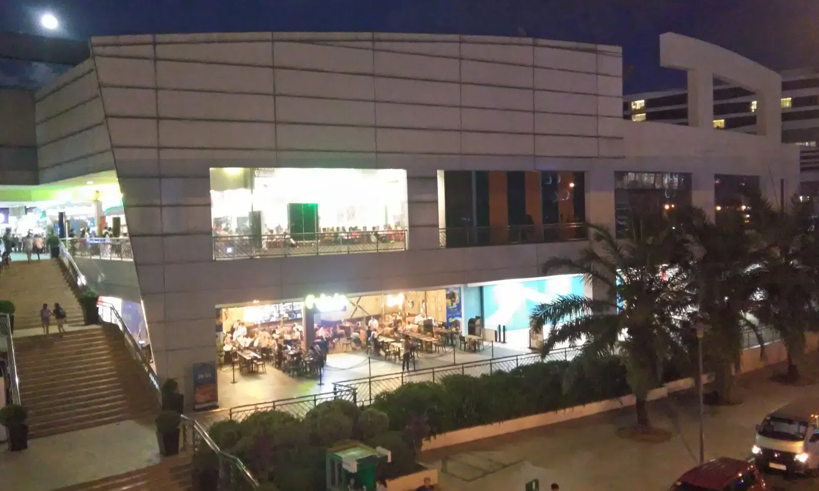 セブのRobinsons Cybergate Cebu｜飲食・買い物・クリニック・オフィスを確認する