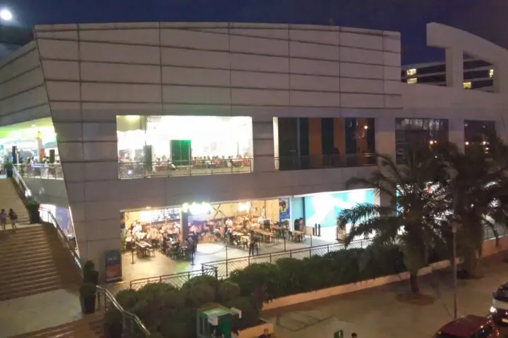 セブのRobinsons Cybergate Cebu｜飲食・買い物・クリニック・オフィスを確認する