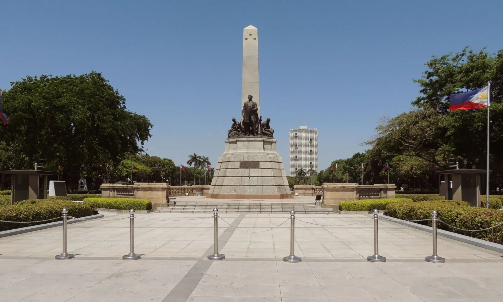 セブのRizal Memorial Library and Museumを案内する