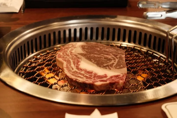 Yeonwha NUSTARで熟成肉と韓国料理を選ぶ｜注文単位と予算を確認する