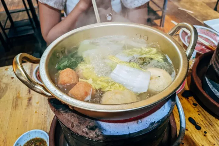 Good Luck Hot Pot NUSTARで火鍋を選ぶ｜スープ・具材・人数別セットの料金を確認する