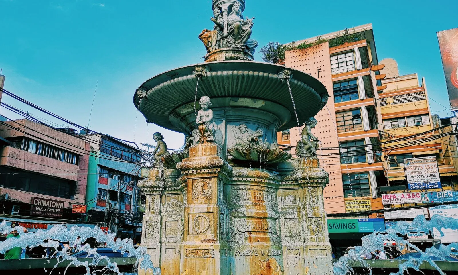 セブ市のOsmeña BoulevardのFuente〜州庁舎｜病院・図書館・沿道の目印を紹介する