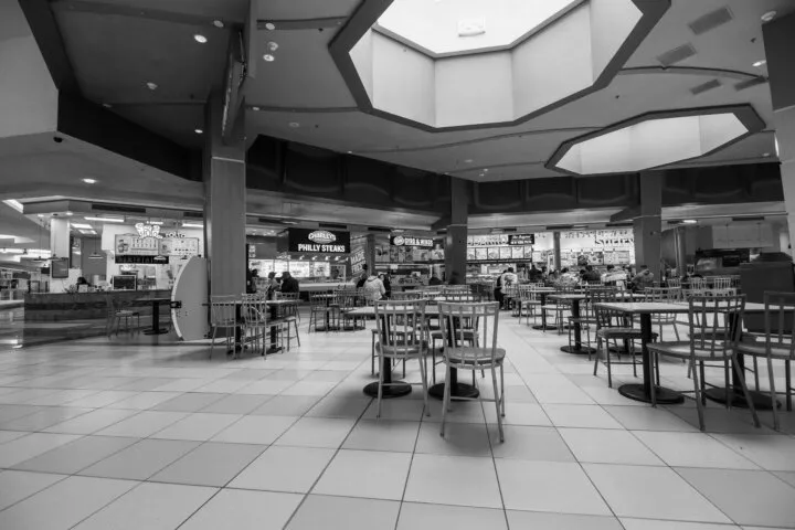 セブのRobinsons Galleriaフードコート｜4階の店舗・共用席・注文方法を解説する
