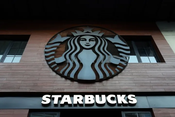 Starbucks NUSTAR｜Level 2の場所・曜日別営業時間・店内利用を確認する