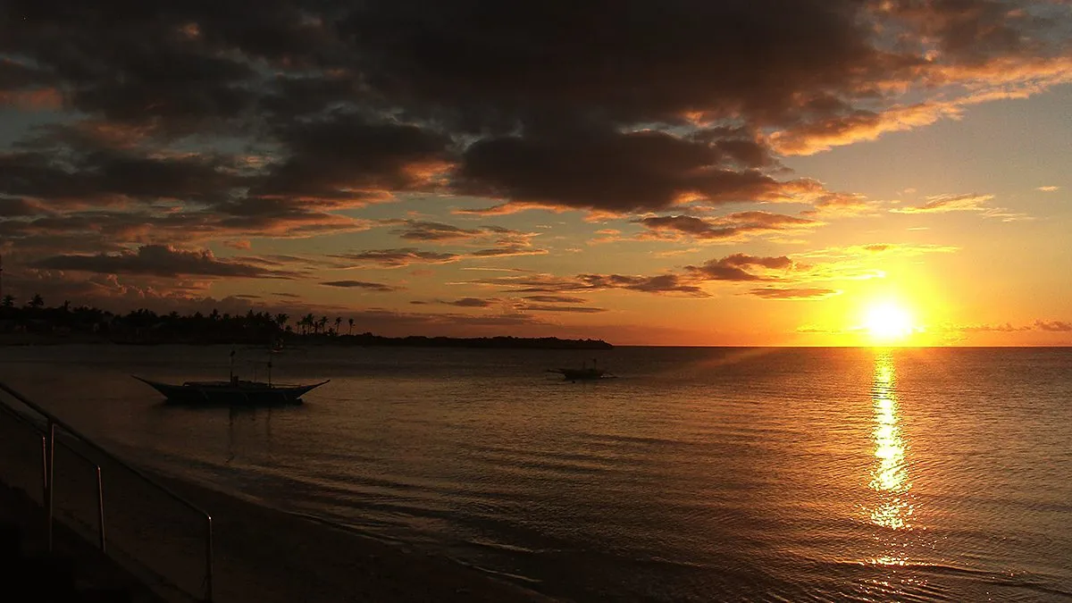 セブ周辺の海の夕暮れ