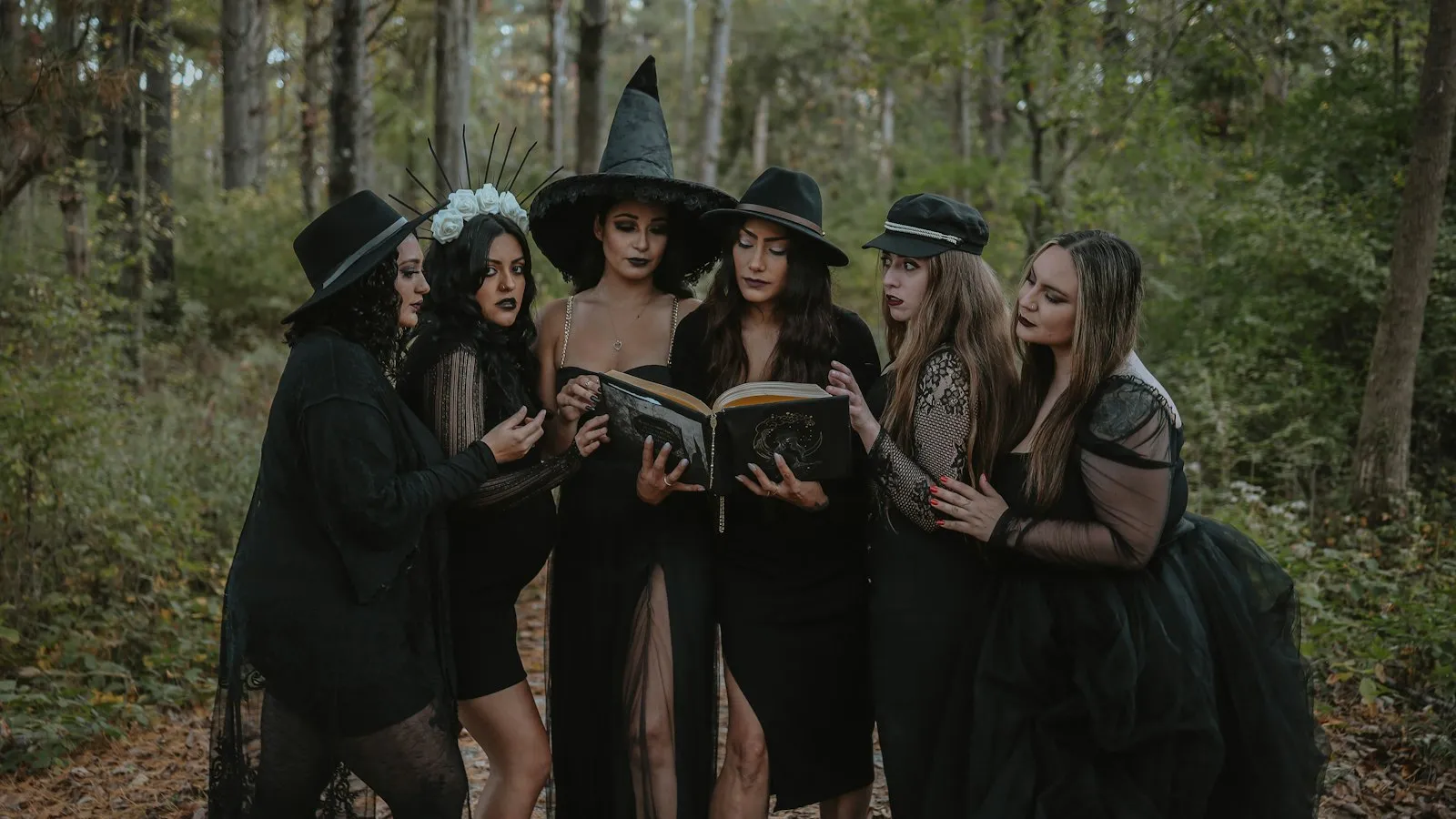 語学学校のハロウィンは10月下旬の金曜が中心。先生も仮装し、授業は通常どおり