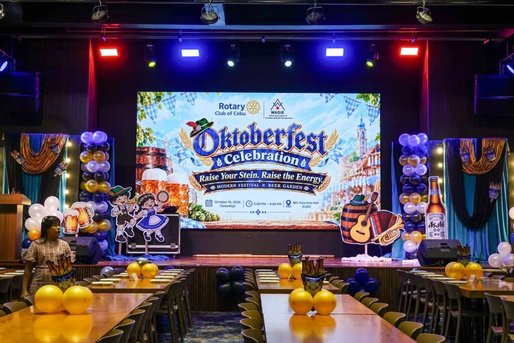 オクトーバーフェストのステージと会場